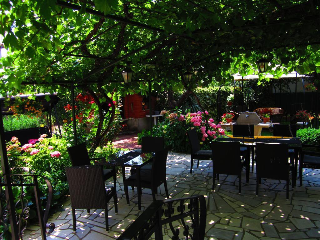 Ferienwohnung Pension Lale Peštani Exterior foto